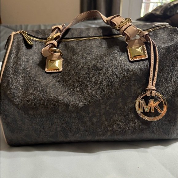 Michael Kors Barrel Bag - Picture 3 of 6